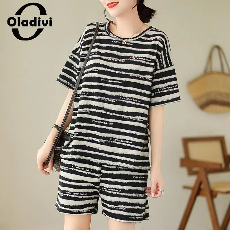 Модный женский костюм Oladivi из двух предметов с принтом и коротким рукавом большого размера 2023 Летние повседневные свободные костюмы из 2 предметов одежда оверсайз 5457
Модный женский костюм Oladivi из двух предметов с принтом и коротким рукавом большого размера 2023 Летние повседневные свободные костюмы из 2 предметов одежда оверсайз 5457