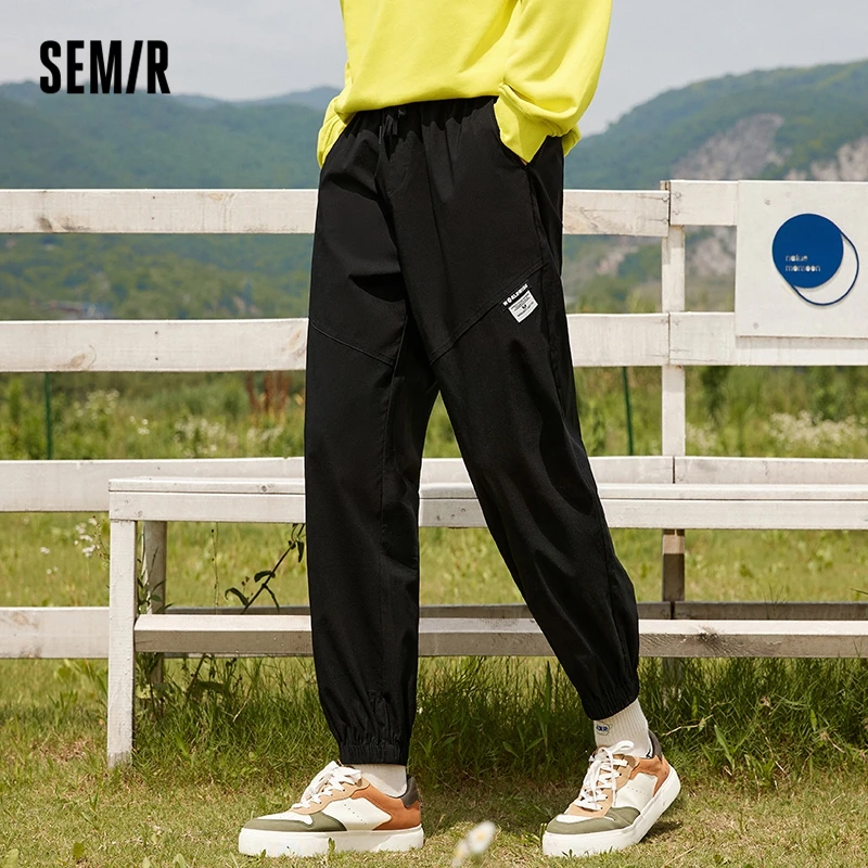 Брюки Semir мужские с эластичным поясом, удобные повседневные длинные штаны в гонконгском стиле ретро, с кулиской, осень 2021
Брюки Semir мужские с эластичным поясом, удобные повседневные длинные штаны в гонконгском стиле ретро, с кулиской, осень 2021