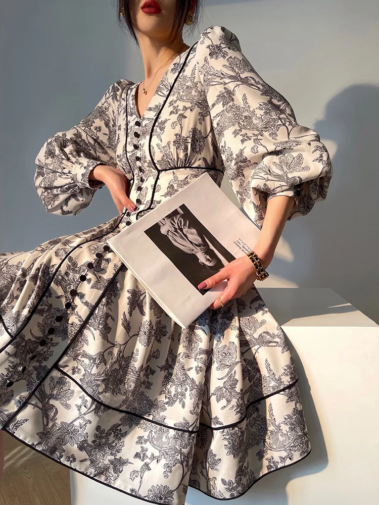 Платье-миди женское с высокой талией, V-образным вырезом и рукавами-фонариками
Платье-миди женское с высокой талией, V-образным вырезом и рукавами-фонариками