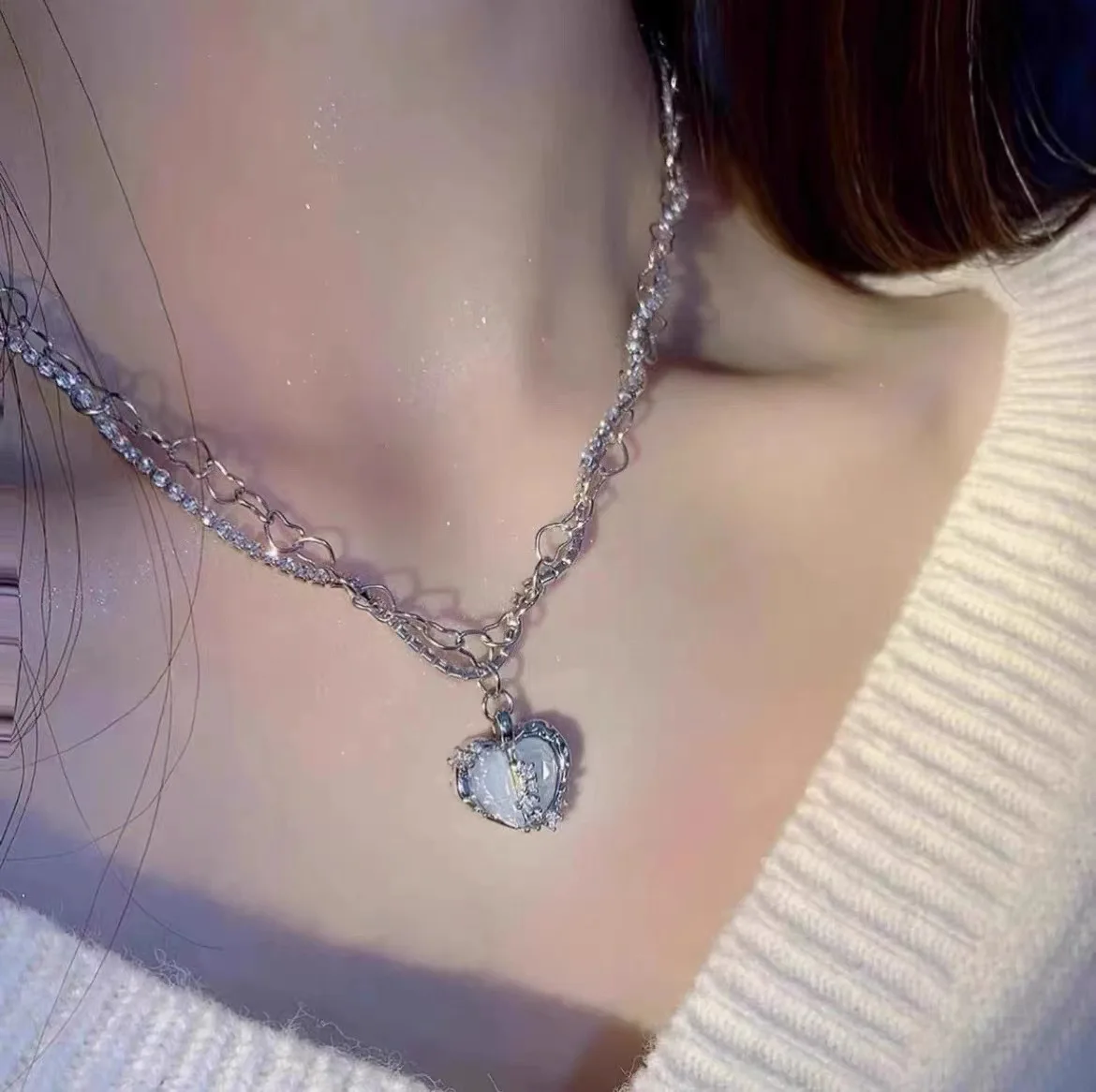 Split Love Multi-layer Flash Diamond Zircon Necklace Milk White And Blue Ring Clavicle Chain Fashion Jewelry Gfits
Split Love Multi-layer Flash Diamond Zircon Necklace Milk White And Blue Ring Clavicle Chain Fashion Jewelry Gfits