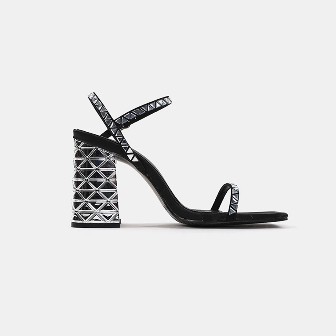 Recommended 2022 summer fashion thick heel buckle sandals daily one word rhinestone back air heel open toe women's shoes 
Recommended 2022 summer fashion thick heel buckle sandals daily one word rhinestone back air heel open toe women's shoes