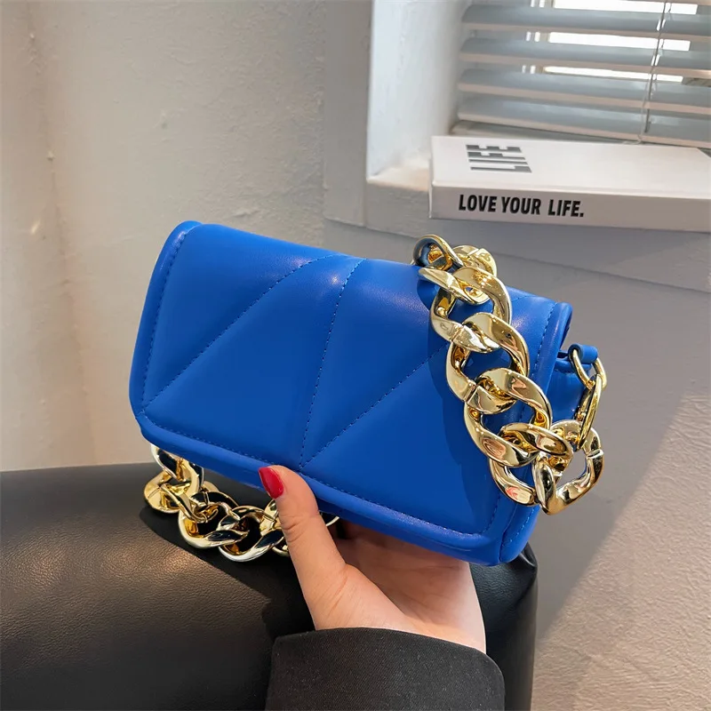 Women's new textured metal chain shoulder bag solid color simple lady bag brand niche design small square bag hand bag 2022
Women's new textured metal chain shoulder bag solid color simple lady bag brand niche design small square bag hand bag 2022