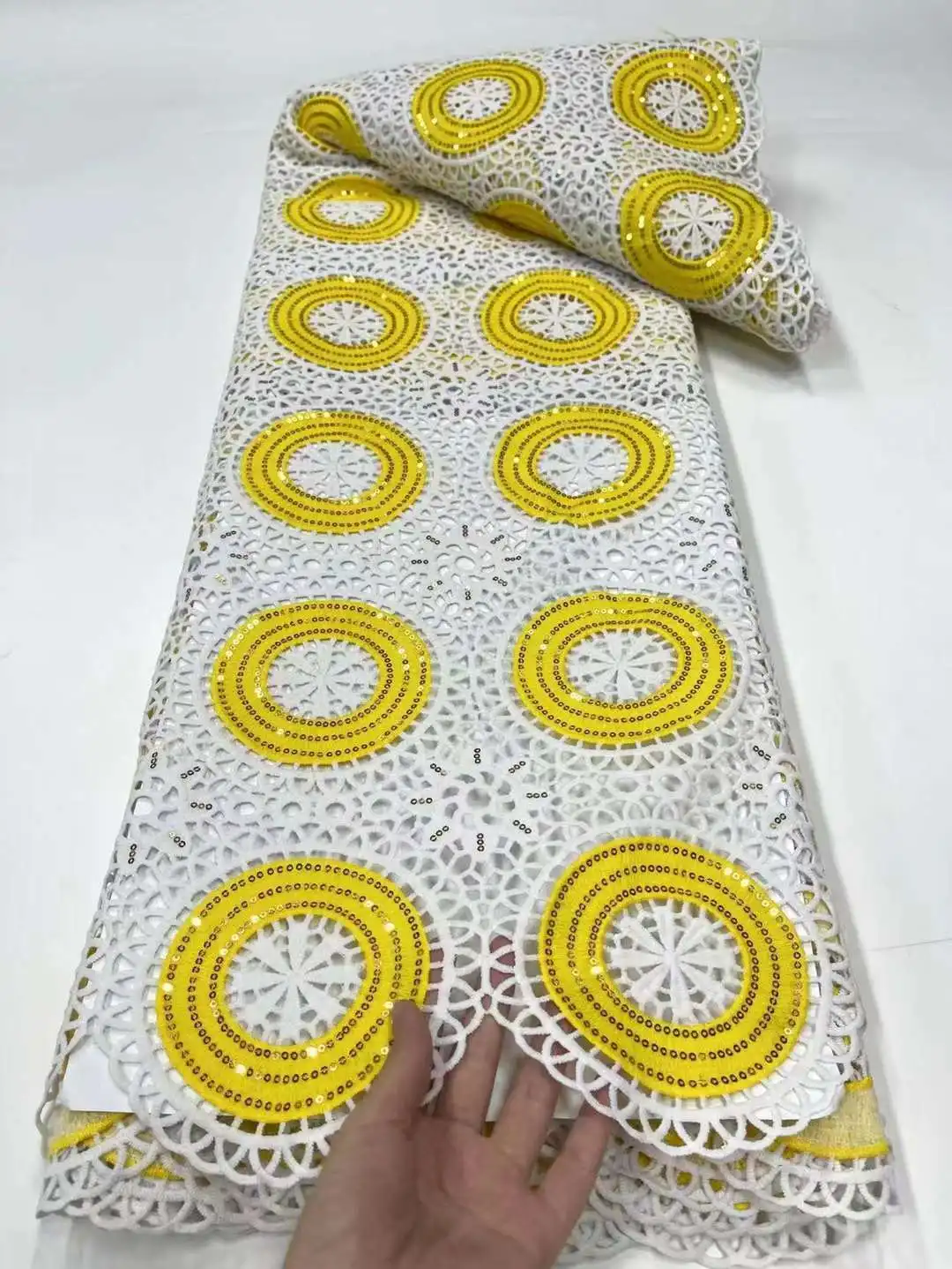 2022 Latest African Lace Fabric With Sequins Nigerian Guipure Cord Lace Fabric High Quality For Wedding Party Dress Material
2022 Latest African Lace Fabric With Sequins Nigerian Guipure Cord Lace Fabric High Quality For Wedding Party Dress Material