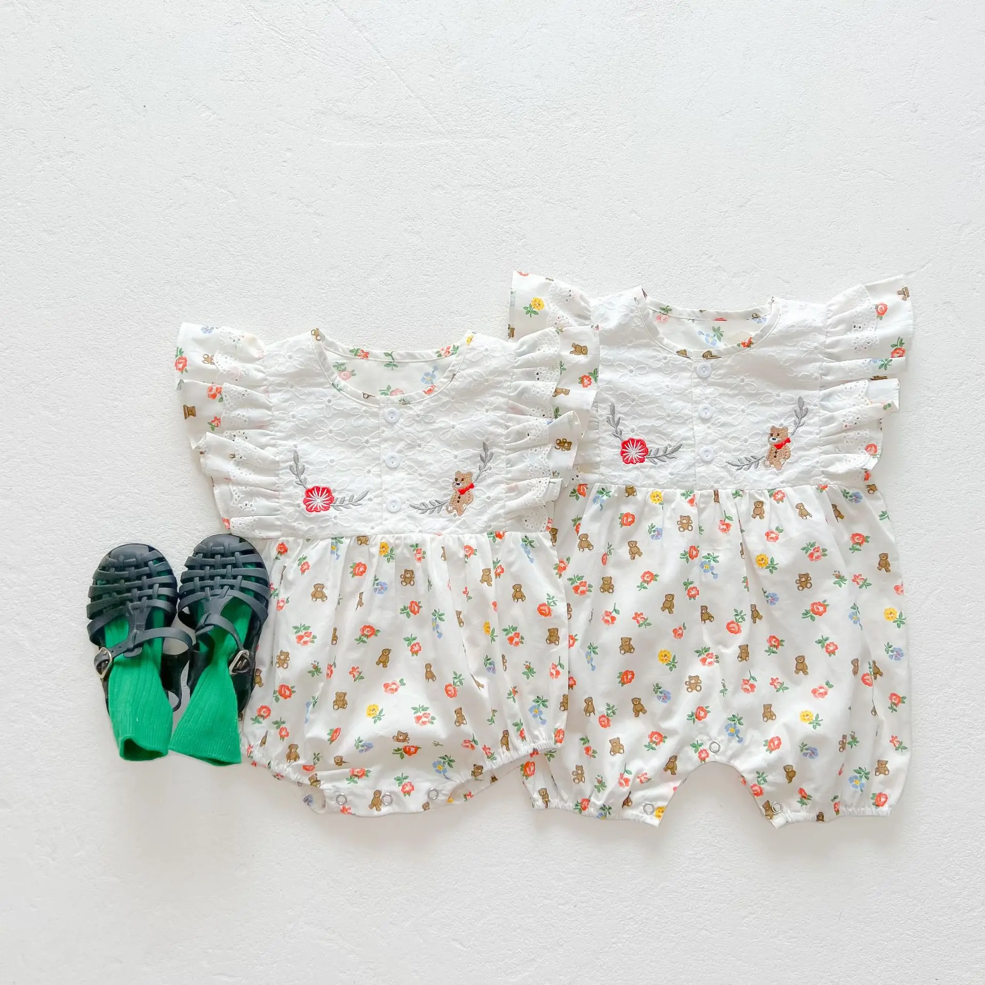 2022 New Fashion Sleeveless Floral Print Cute Clothes Baby Girls Cotton Summer Cartoon Bear Embroidery Jumpsuit 
2022 New Fashion Sleeveless Floral Print Cute Clothes Baby Girls Cotton Summer Cartoon Bear Embroidery Jumpsuit