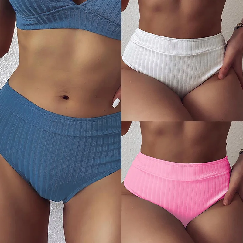 Женский раздельный купальник с завышенной талией
Женский раздельный купальник с завышенной талией