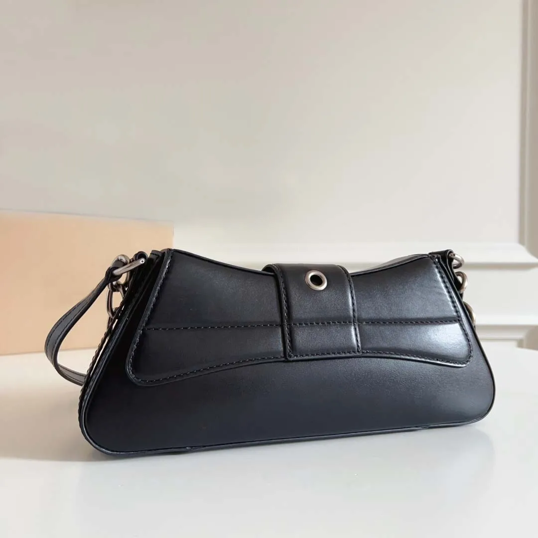 The 2022 Classic Retro Top Quality Leather Chain Tote Lady One Shoulder Cross-Body Bag Armpit Bag Dinner Bag Shopping Bag
The 2022 Classic Retro Top Quality Leather Chain Tote Lady One Shoulder Cross-Body Bag Armpit Bag Dinner Bag Shopping Bag