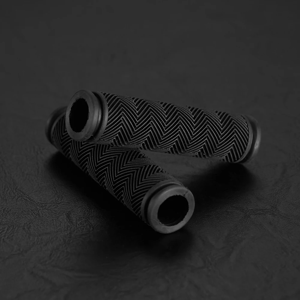 Soft Rubber Cycling Bicycle Grips Outdoor MTB Mountain Bike Handlebar Grips Cover Anti-slip Strong Support Grips Bike Part
Soft Rubber Cycling Bicycle Grips Outdoor MTB Mountain Bike Handlebar Grips Cover Anti-slip Strong Support Grips Bike Part