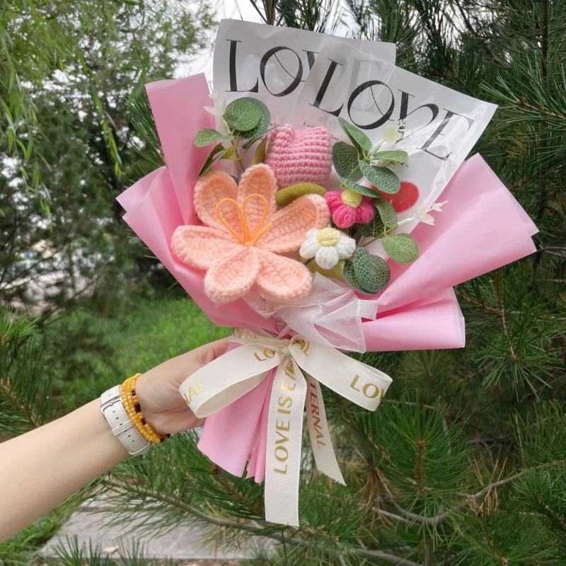 Букет из вязаных роз, подсолнухов и гвоздик
Букет из вязаных роз, подсолнухов и гвоздик