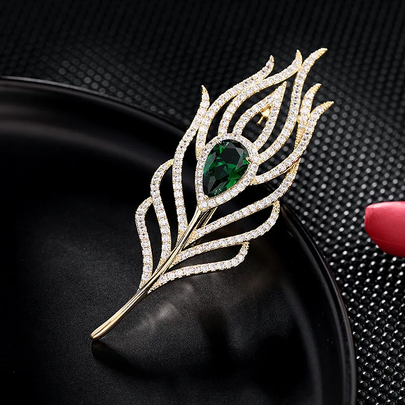 

Luxury Zircon Peacock Feather Lapel Pins Badges BROOCHE Crystal Pins Brooches for Women Men Top Quality Corsage Accessory Gifts