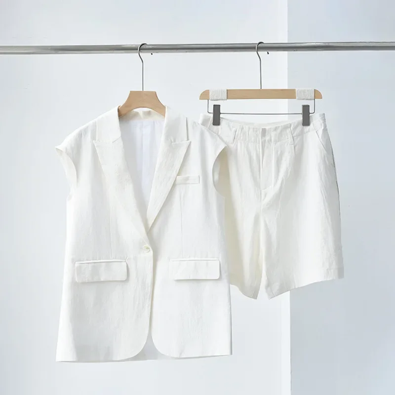 2023 Women Summer New Fashion Sleeveless Cotton Linen Vest Jacket + Wide-leg Shorts 
2023 Women Summer New Fashion Sleeveless Cotton Linen Vest Jacket + Wide-leg Shorts