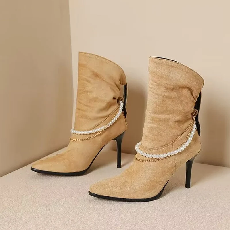 Женские ботинки челси на высоком каблуке, с острым носком и цепочкой
Женские ботинки челси на высоком каблуке, с острым носком и цепочкой