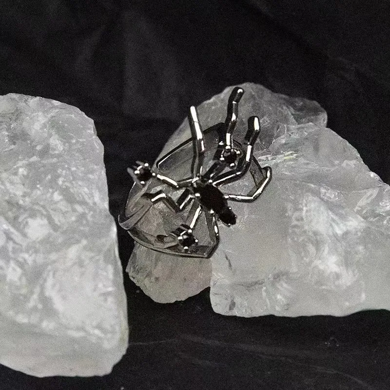 Creative Gothic Spider Black Zircon Ring Niche Design Hip Hop Punk Adjustable Open Animal Rings for Women Fashion Party Jewelry
Creative Gothic Spider Black Zircon Ring Niche Design Hip Hop Punk Adjustable Open Animal Rings for Women Fashion Party Jewelry