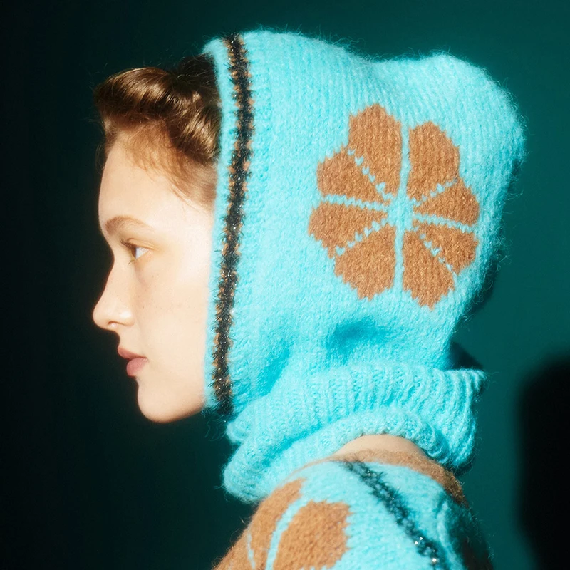 2023 New Chic Knit Balaclava Flower Jacquard Weave Hood One- piece Winter Hat Women Fashionable
2023 New Chic Knit Balaclava Flower Jacquard Weave Hood One- piece Winter Hat Women Fashionable
