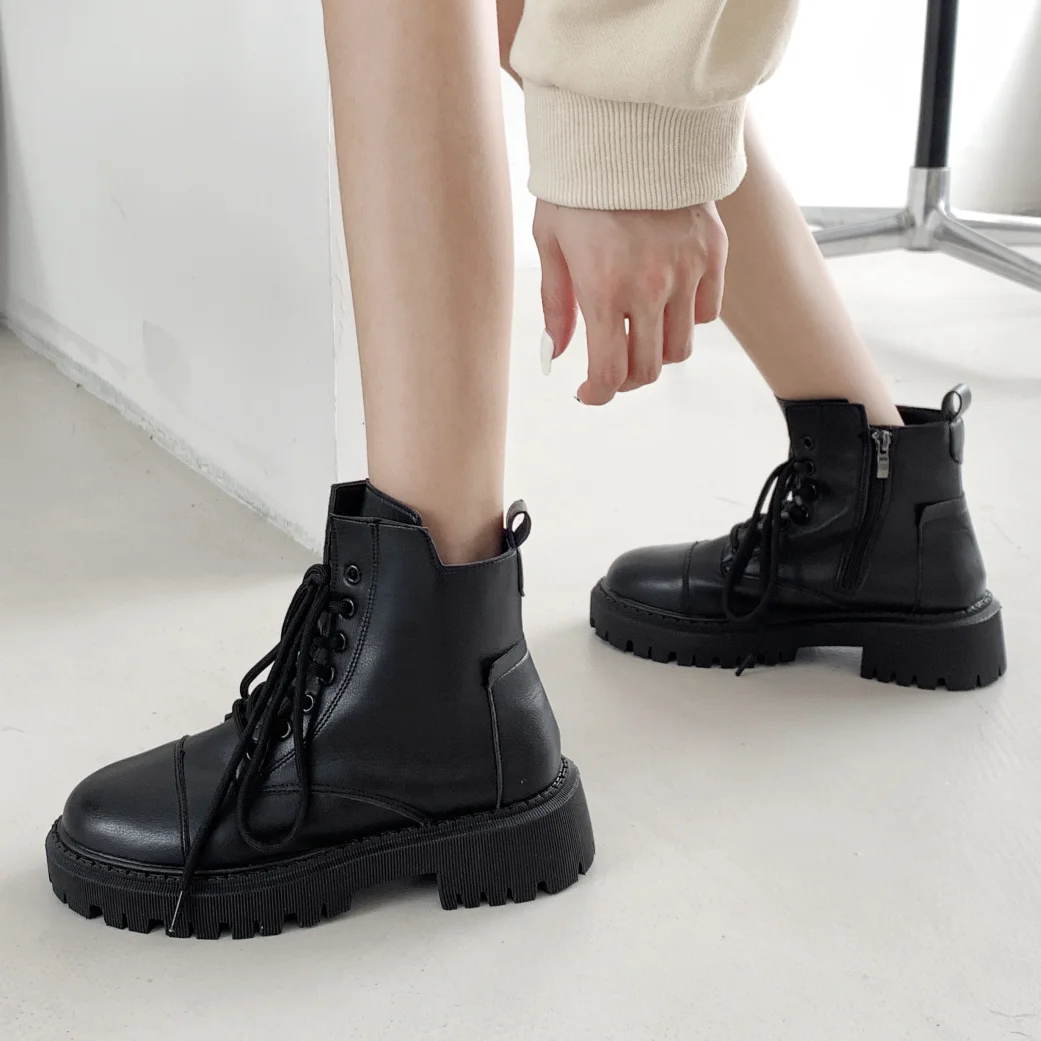 Winter Women Fashion Leather Boots Ankle Platform Square Heel Round Toe Cross-tied Simple Concise Shoes Ladies Female Whosale
Winter Women Fashion Leather Boots Ankle Platform Square Heel Round Toe Cross-tied Simple Concise Shoes Ladies Female Whosale
