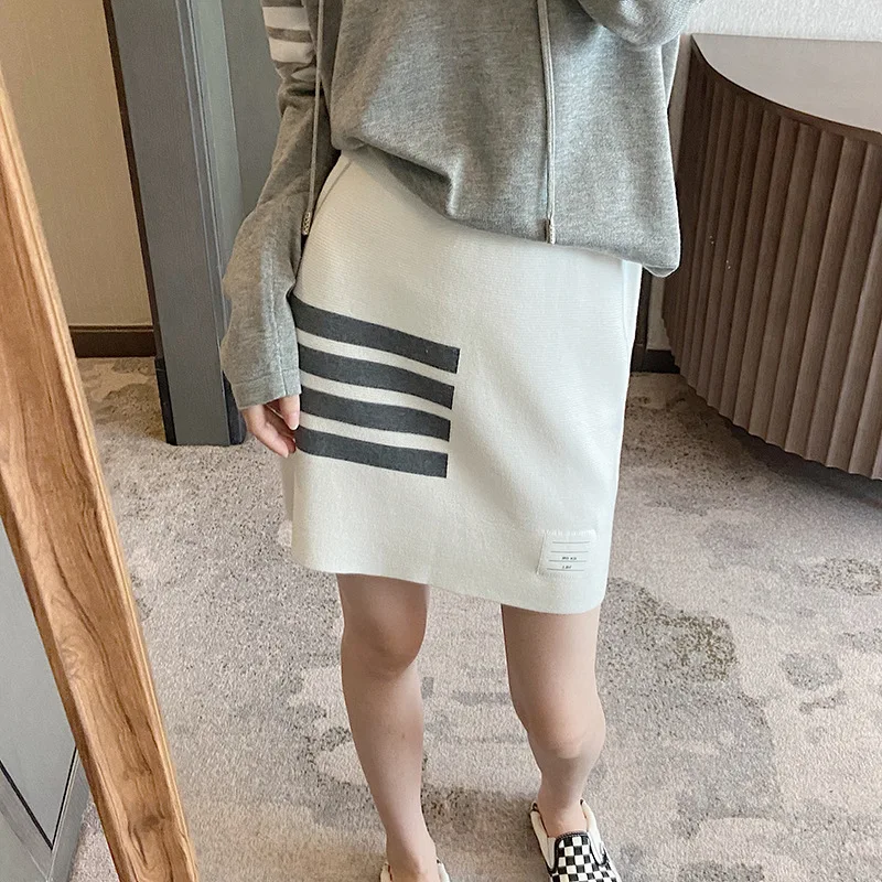 High Quality Korean Style Fall TB Preppy Style Skirt Slim White Short Skirt Knit Hip Wrapped High Waist A-line Skirt Woman
High Quality Korean Style Fall TB Preppy Style Skirt Slim White Short Skirt Knit Hip Wrapped High Waist A-line Skirt Woman