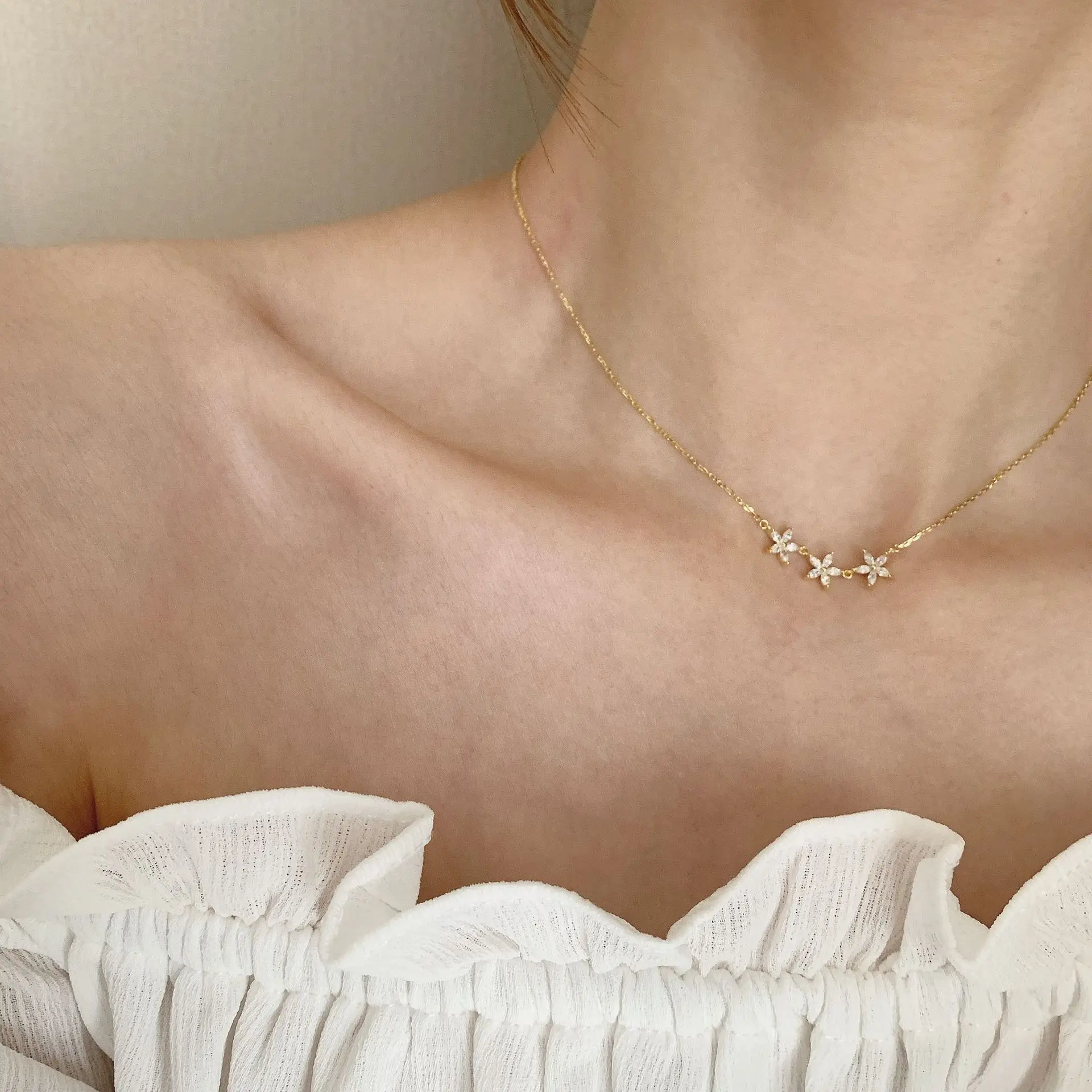 Японский цветок, женское характерное ожерелье, популярное на женском сайте
Японский цветок, женское характерное ожерелье, популярное на женском сайте