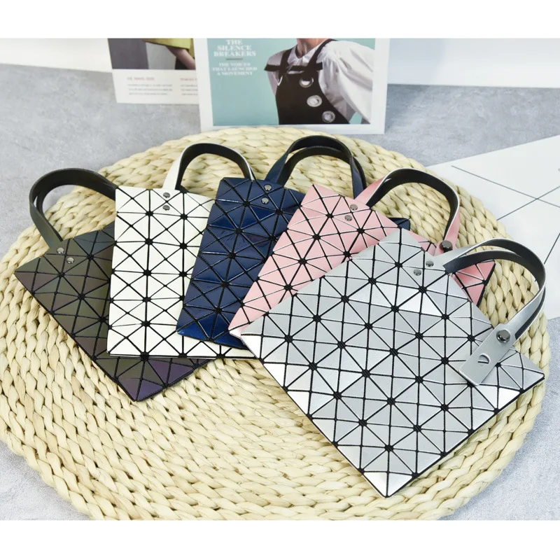 Summer Geometry Mini Glossy Women's Handbags 6*6 Grid Japan Style Female Bag Adjustable Handle Strap Girls Bags Foldable Totes
Summer Geometry Mini Glossy Women's Handbags 6*6 Grid Japan Style Female Bag Adjustable Handle Strap Girls Bags Foldable Totes
