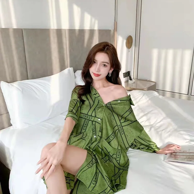 New ice silk couple pajamas Men's spring and summer simulation silk thin pajamas ladies sweet leopard print homewear suit
New ice silk couple pajamas Men's spring and summer simulation silk thin pajamas ladies sweet leopard print homewear suit