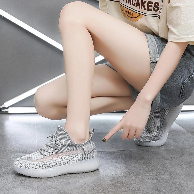 Men's and women's coconut shoes 350 mesh breathable flying woven sneakers autumn popular running shoes couple models
Men's and women's coconut shoes 350 mesh breathable flying woven sneakers autumn popular running shoes couple models