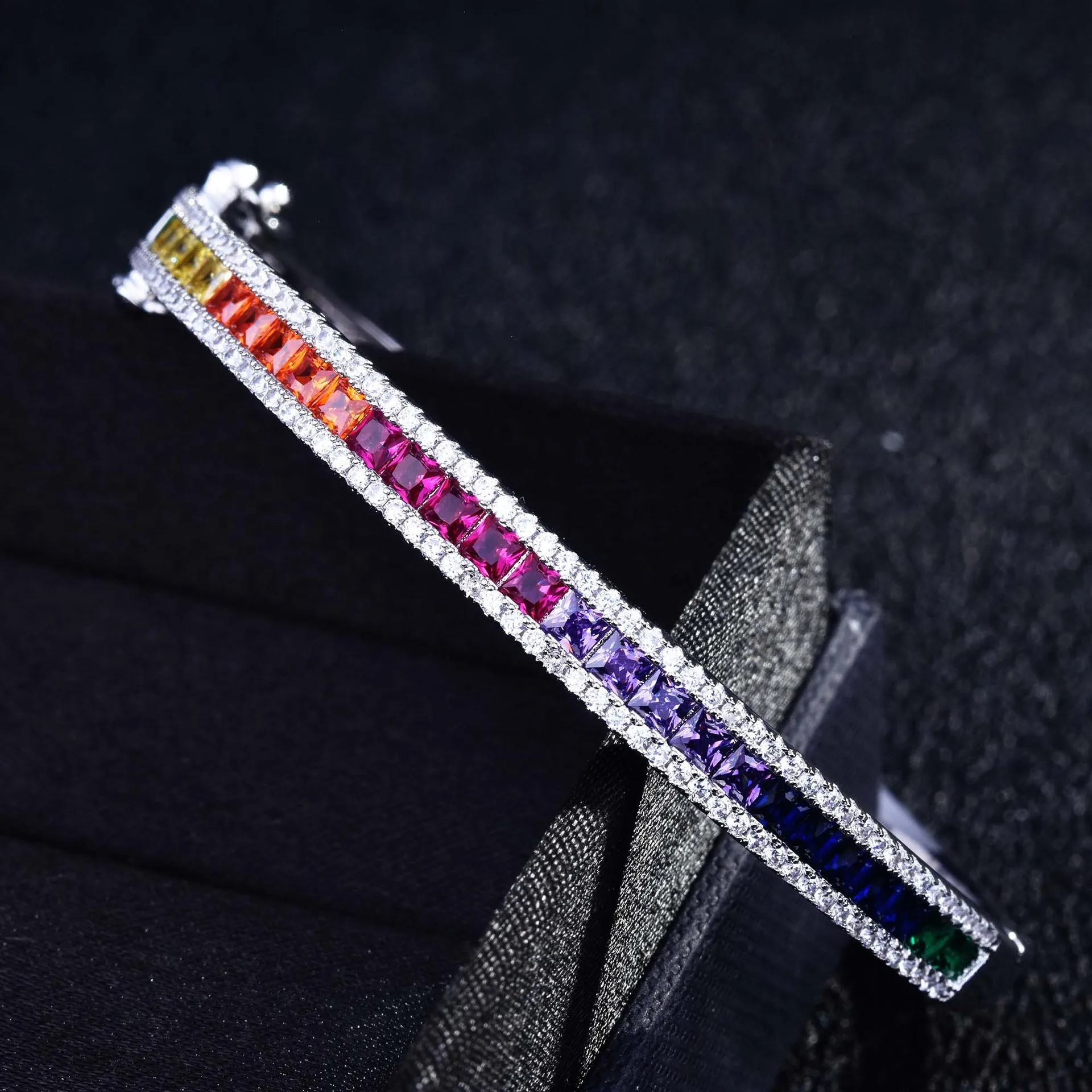 Advanced Rainbow Bangles Women Colorful Bracelet Platinum Plating Female Fine Jewelry Bright Zircon Design Girl Gift Party
Advanced Rainbow Bangles Women Colorful Bracelet Platinum Plating Female Fine Jewelry Bright Zircon Design Girl Gift Party