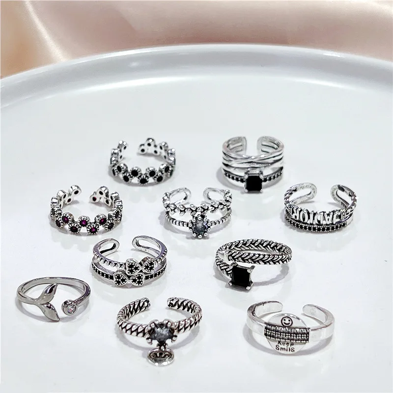 Women's Open Loop Adjustable Size Retro 925 Silver Rings Black Carving Letter Daily Neo-Gothic Stylish Trendy Vintage Party Ring
Women's Open Loop Adjustable Size Retro 925 Silver Rings Black Carving Letter Daily Neo-Gothic Stylish Trendy Vintage Party Ring