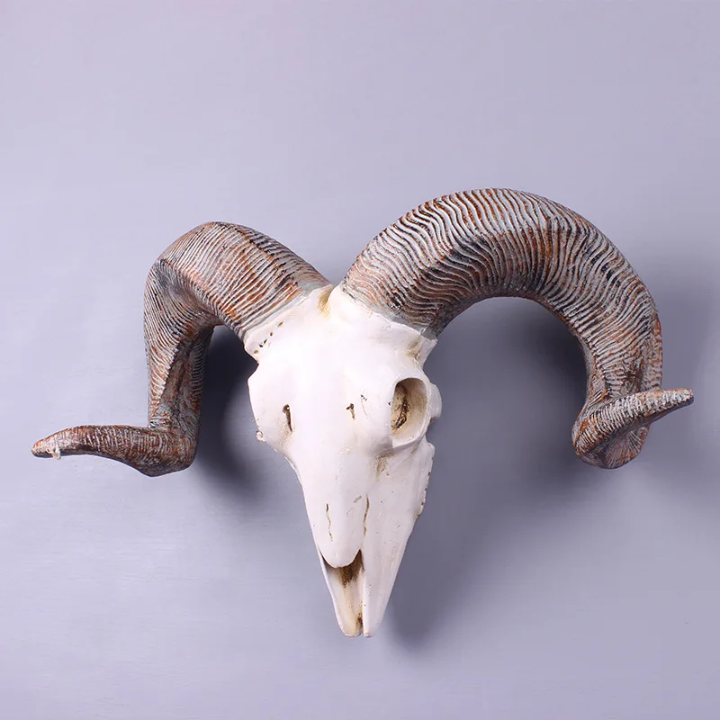 Орнамент ручной работы из смолы в ретро-стиле года Овцы используется для украшения стены с головой овцы.
Орнамент ручной работы из смолы в ретро-стиле года Овцы используется для украшения стены с головой овцы.