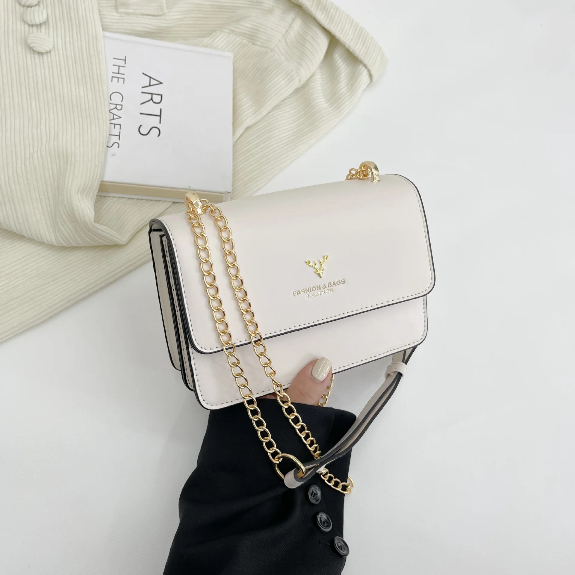 2022 new fashion metal underarm bag Single Shoulder Messenger women's bag Korean chain bag bags Yilu has your women's bag
2022 new fashion metal underarm bag Single Shoulder Messenger women's bag Korean chain bag bags Yilu has your women's bag