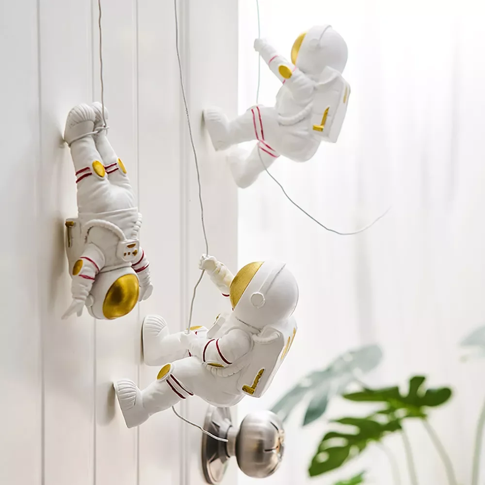 nordic modern Teen aesthetic room decor wall home decorations living room Astronaut wall hanging accessories Art ornament statue
nordic modern Teen aesthetic room decor wall home decorations living room Astronaut wall hanging accessories Art ornament statue