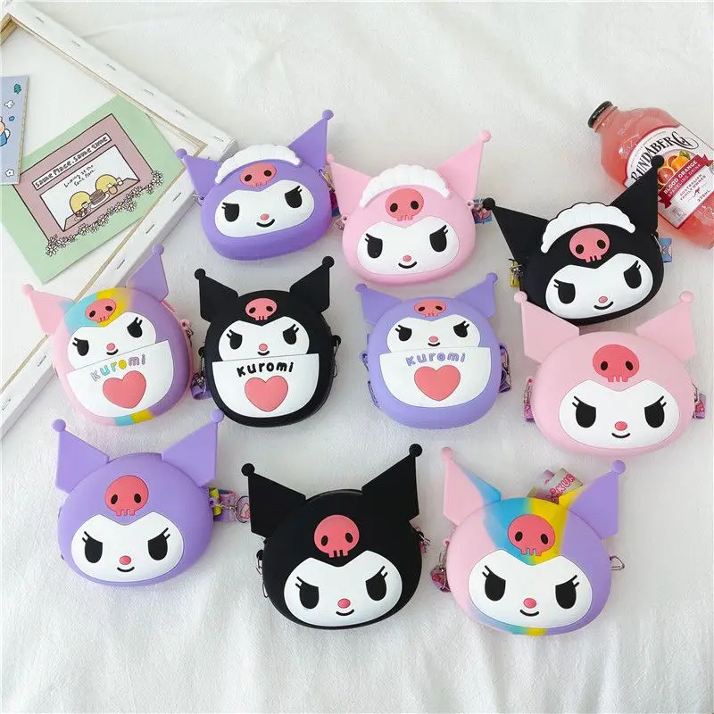 Anime Kawaii Sanrio Kuromi Mini Kids Bag Round Messenger Bag Coin Purse Adjustable Strap Silicone Kids Gift Waterproof New
Anime Kawaii Sanrio Kuromi Mini Kids Bag Round Messenger Bag Coin Purse Adjustable Strap Silicone Kids Gift Waterproof New