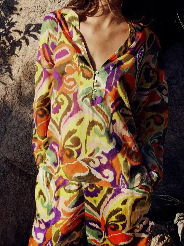 Женская шифоновая блузка на пуговицах, элегантная Свободная блузка с винтажным принтом и V-образным вырезом, лето 2023
Женская шифоновая блузка на пуговицах, элегантная Свободная блузка с винтажным принтом и V-образным вырезом, лето 2023