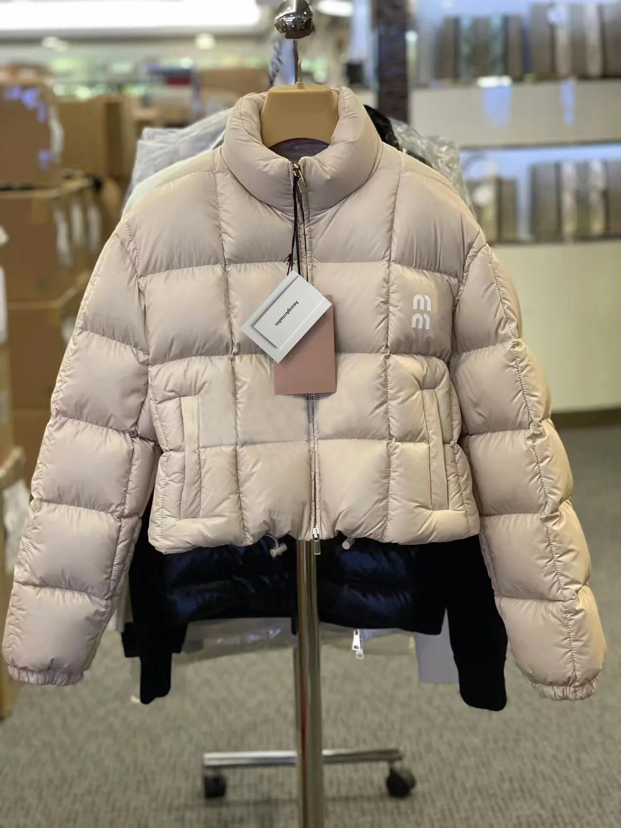 Women's Light Luxury Ladies Niche Design Fashion High Quality Waist Drawstring Thick Down Coat
Women's Light Luxury Ladies Niche Design Fashion High Quality Waist Drawstring Thick Down Coat