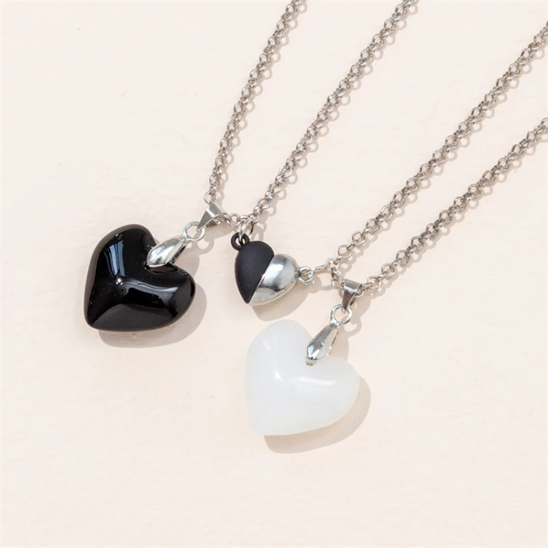 2pcs / Set Magnet Attracts Couple Necklace Heart Pendant Necklace Lover Gift for Women Men Wholesale Jewelry Accessories
2pcs / Set Magnet Attracts Couple Necklace Heart Pendant Necklace Lover Gift for Women Men Wholesale Jewelry Accessories