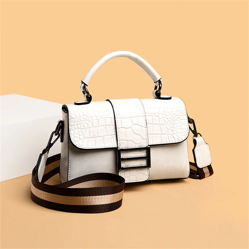 Four seasons universal shoulder strap small square bag light luxury crocodile pattern women's bag high quality shoulder bag
Four seasons universal shoulder strap small square bag light luxury crocodile pattern women's bag high quality shoulder bag