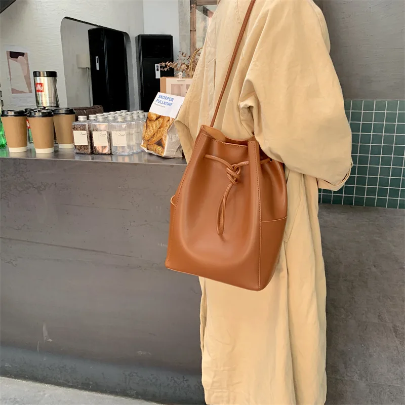 2023 New Women's Bag Advanced Versatile Shoulder Bag Korean Style Fashion Tote Bag Simple Large Capacity Parent Bag
2023 New Women's Bag Advanced Versatile Shoulder Bag Korean Style Fashion Tote Bag Simple Large Capacity Parent Bag