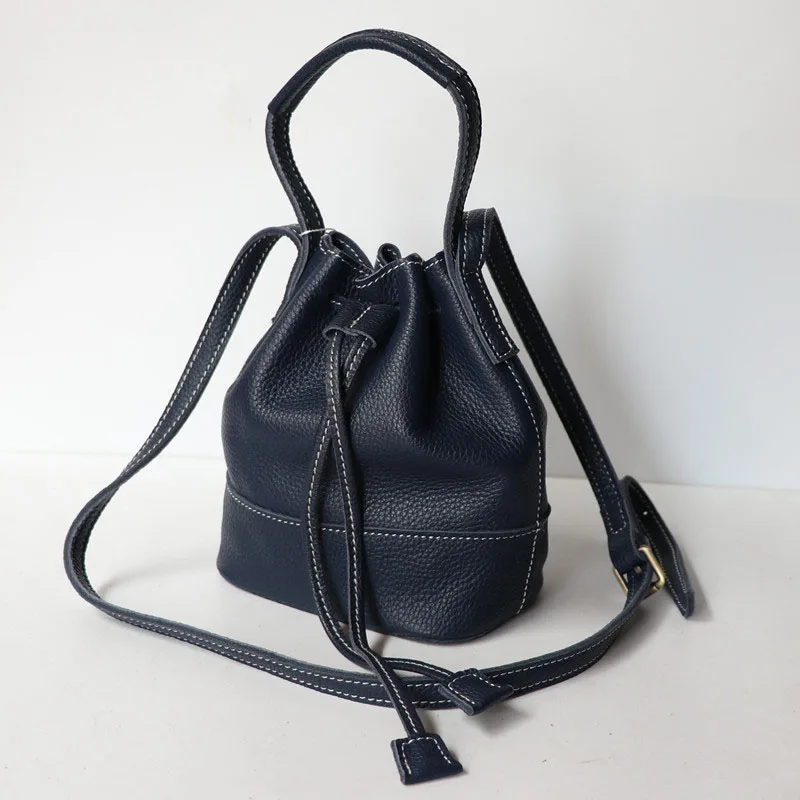 AETOO Child Guan bag with drawstring bucket bag youth leisure fashion soft hand carry inclined shoulder bag head layer cowhide
AETOO Child Guan bag with drawstring bucket bag youth leisure fashion soft hand carry inclined shoulder bag head layer cowhide