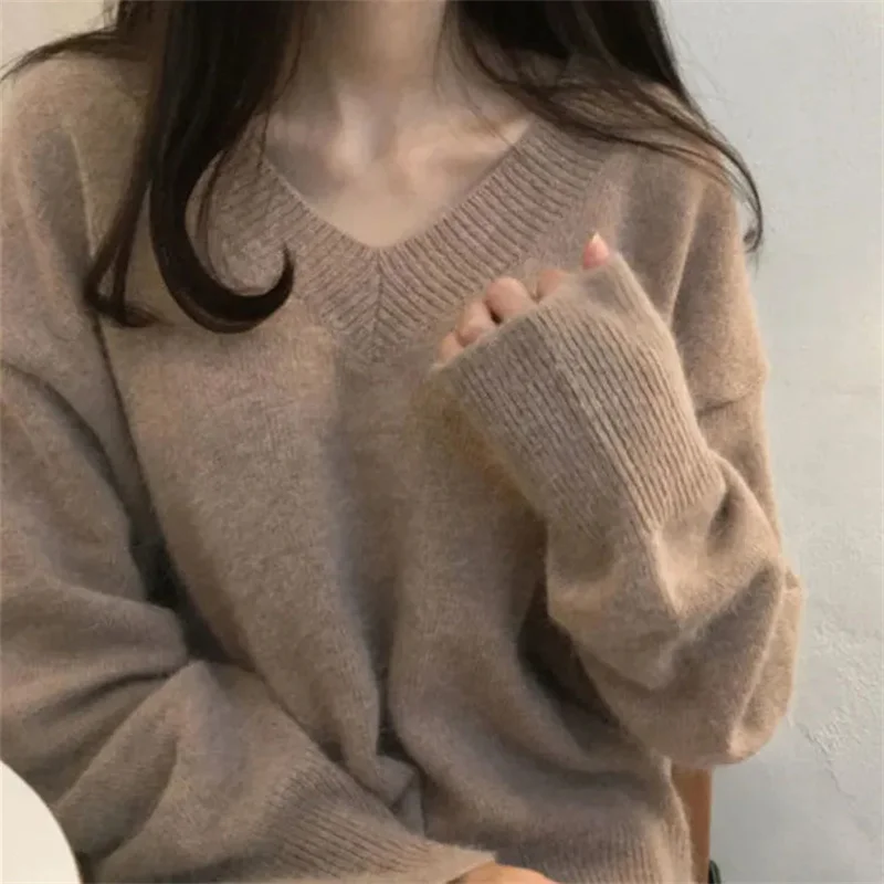 Elegant Simple Solid Knitting Pullover Sweater Women Casual Loose V-neck Oversized Sweater Female All-match Long Sleeve Jumpers
Elegant Simple Solid Knitting Pullover Sweater Women Casual Loose V-neck Oversized Sweater Female All-match Long Sleeve Jumpers