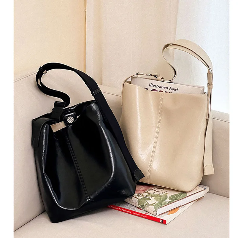 Large Ladies Capacity Bucket Bag Fashion Spring And Summer New Messenger Bags Texture Retro Shoulder Bags Luxury Designer Handba
Large Ladies Capacity Bucket Bag Fashion Spring And Summer New Messenger Bags Texture Retro Shoulder Bags Luxury Designer Handba
