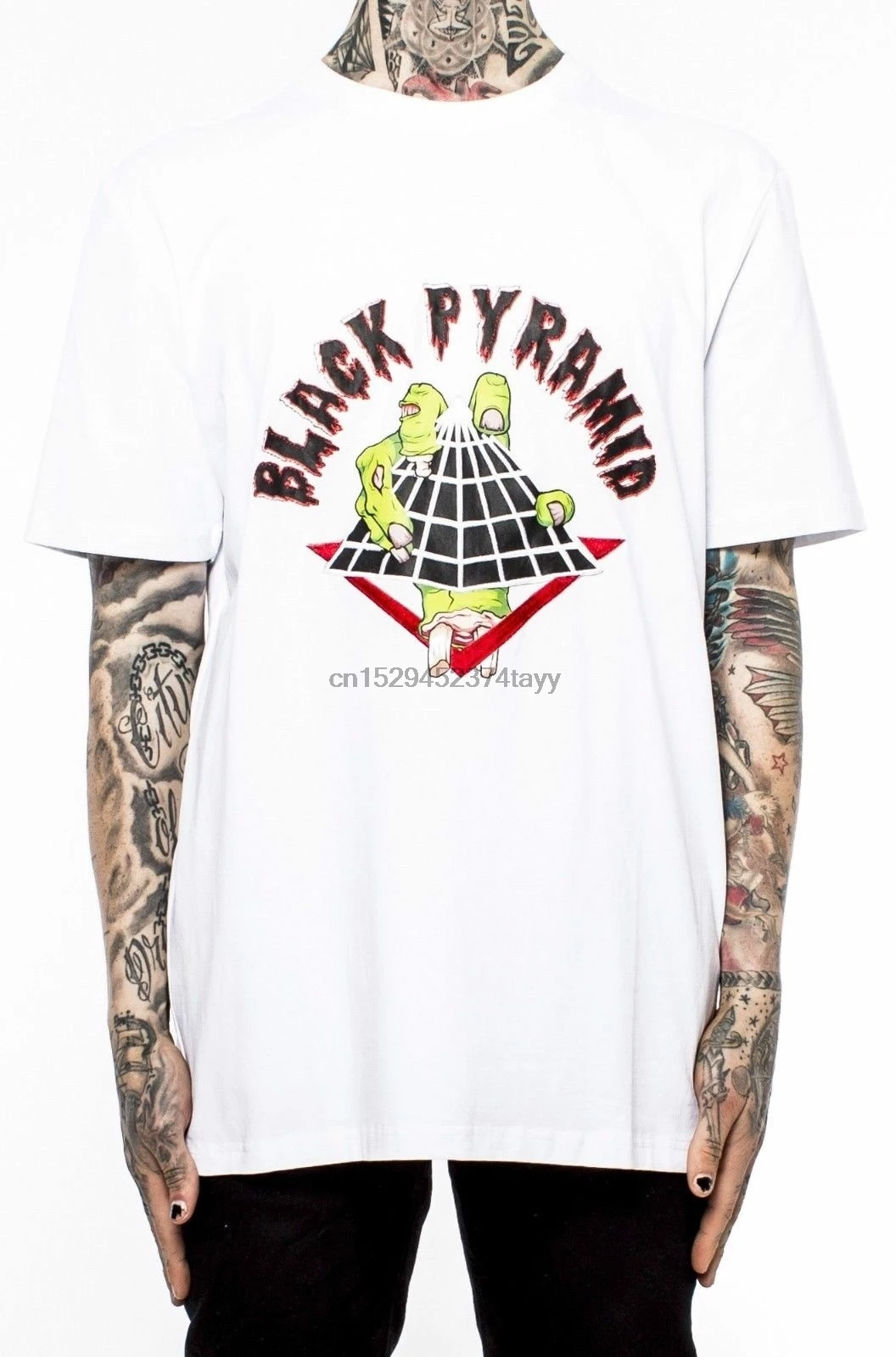 Мужские футболки с круглым вырезом и черной пирамидой зомби |