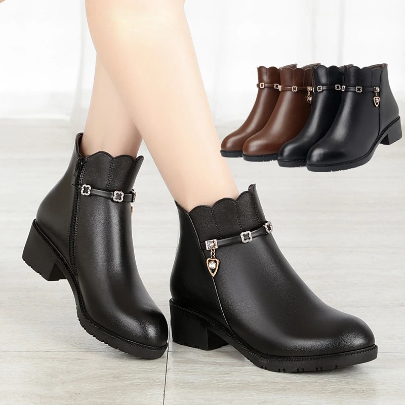 2023 Autumn and winter new fashion round head short boots sneakers metal decorative cotton shoes large size women's shoes 35-43
2023 Autumn and winter new fashion round head short boots sneakers metal decorative cotton shoes large size women's shoes 35-43
