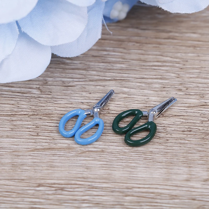 1pc 1:12 doll house Accessorie Metal Mini Scissors Metal Simulation Scissors Miniature Dolls House Furniture
1pc 1:12 doll house Accessorie Metal Mini Scissors Metal Simulation Scissors Miniature Dolls House Furniture
