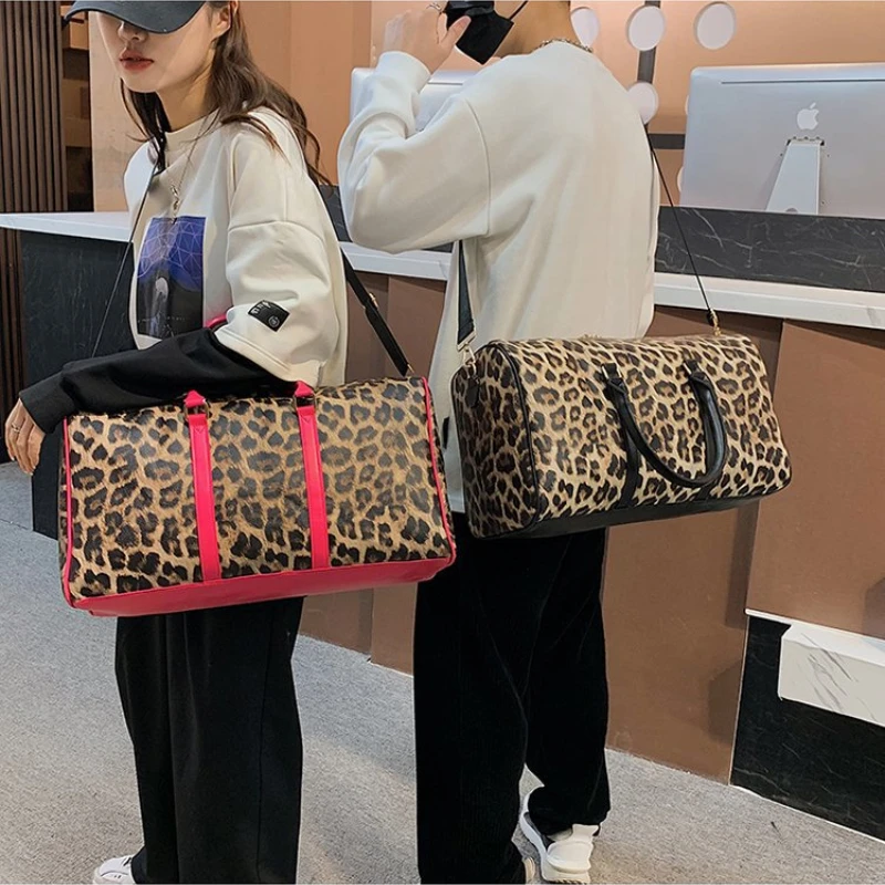 New Fashion Leopard Print Women Duffle Bag Cheetah Animal Pattern Travel Handbag for Lady Girl Shoulder Bag with Hot Pink Handle
New Fashion Leopard Print Women Duffle Bag Cheetah Animal Pattern Travel Handbag for Lady Girl Shoulder Bag with Hot Pink Handle