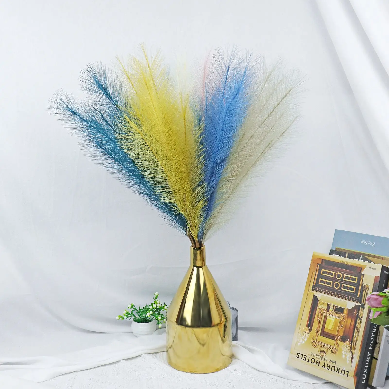 64cm Artificial Pampas Grass Bouquet DIY Vase New Year Holiday Wedding Party Home Decoration Plant Simulation Flower Reed
64cm Artificial Pampas Grass Bouquet DIY Vase New Year Holiday Wedding Party Home Decoration Plant Simulation Flower Reed