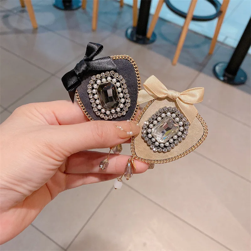 Korean Fabric Bow Brooches Rhinestone Crystal Pearl Lapel Pin British Style Scarf Buckle Corsage Vintage Jewelry Gifts for Women
Korean Fabric Bow Brooches Rhinestone Crystal Pearl Lapel Pin British Style Scarf Buckle Corsage Vintage Jewelry Gifts for Women