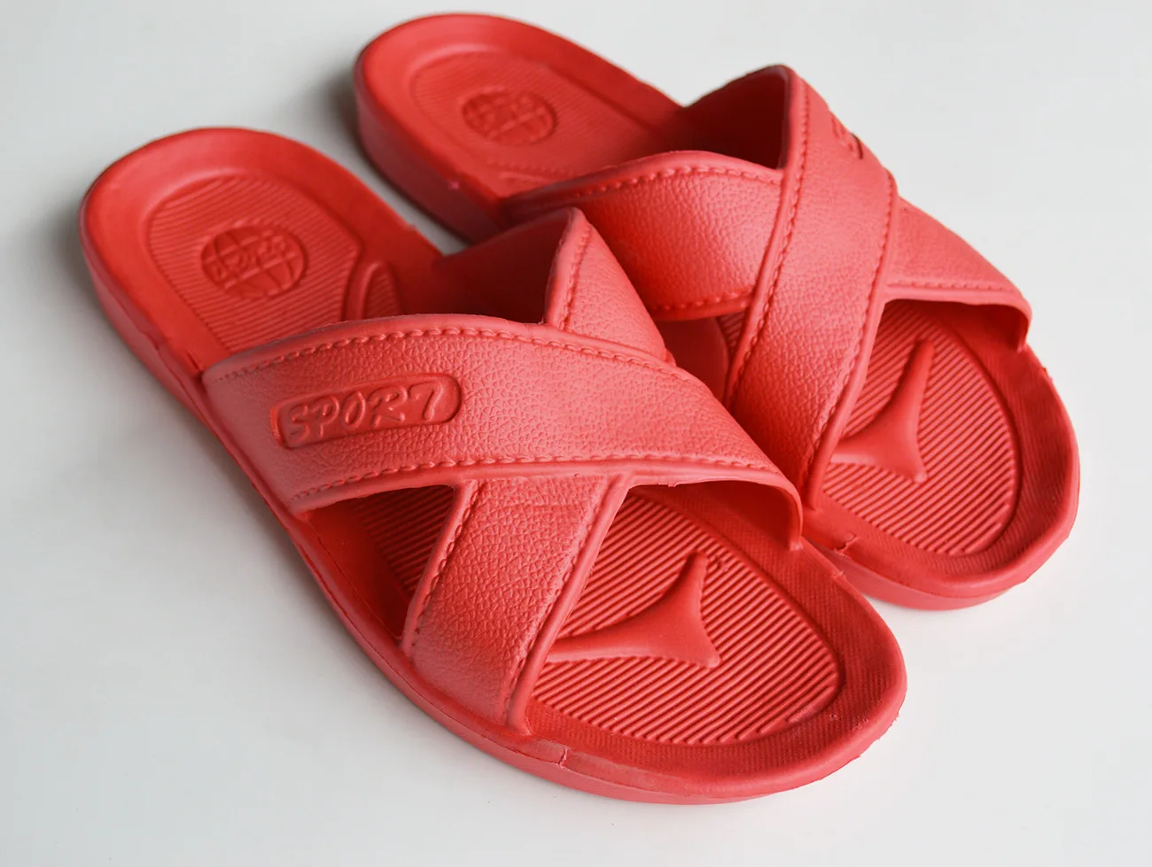 Men's and women's bathroom slippers wholesale summer bathhouse hotel non-slip wear-resistant couple slippers four seasons eva
Men's and women's bathroom slippers wholesale summer bathhouse hotel non-slip wear-resistant couple slippers four seasons eva