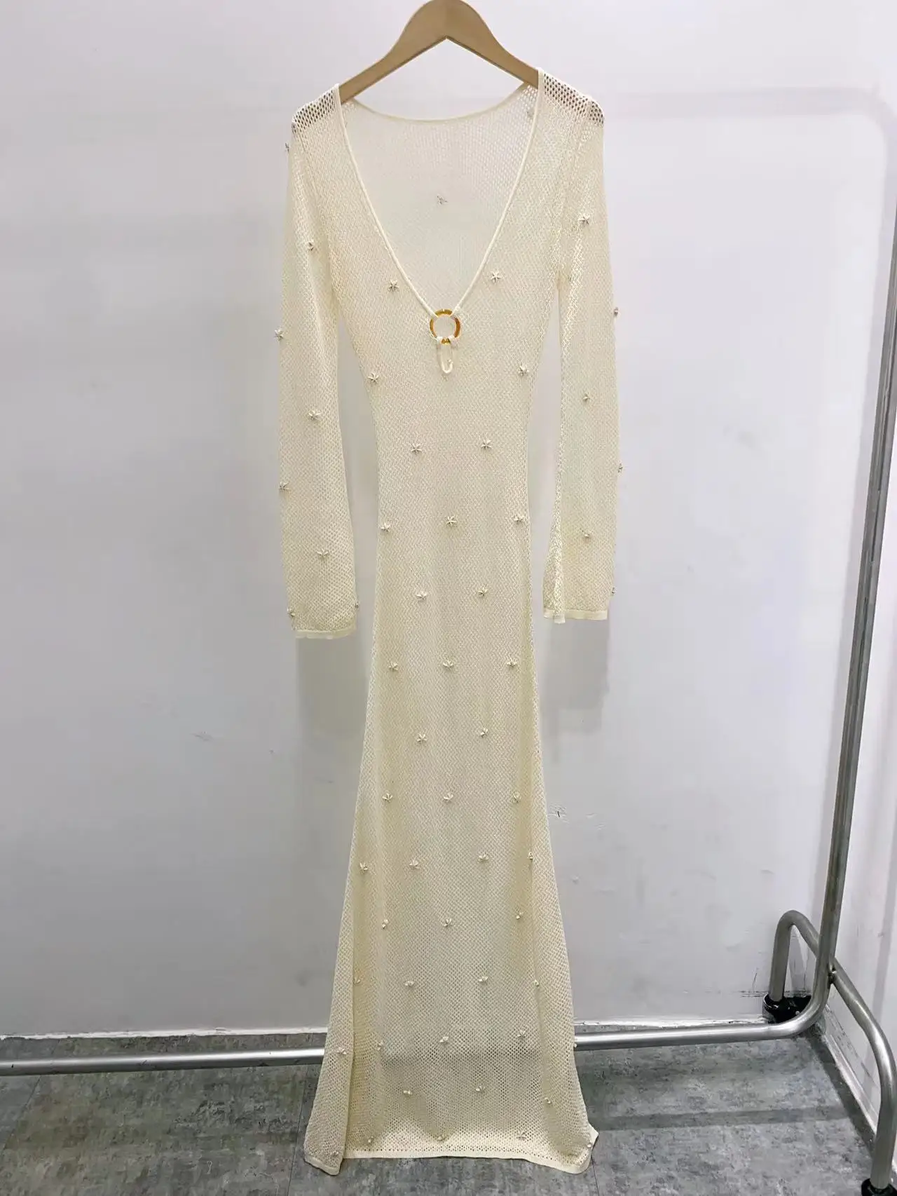 Women's Flower Decoration Hollow Out Long Sleeve Ring V-Neck Elastic Waist Elegant Knit Midi Dress
Women's Flower Decoration Hollow Out Long Sleeve Ring V-Neck Elastic Waist Elegant Knit Midi Dress
