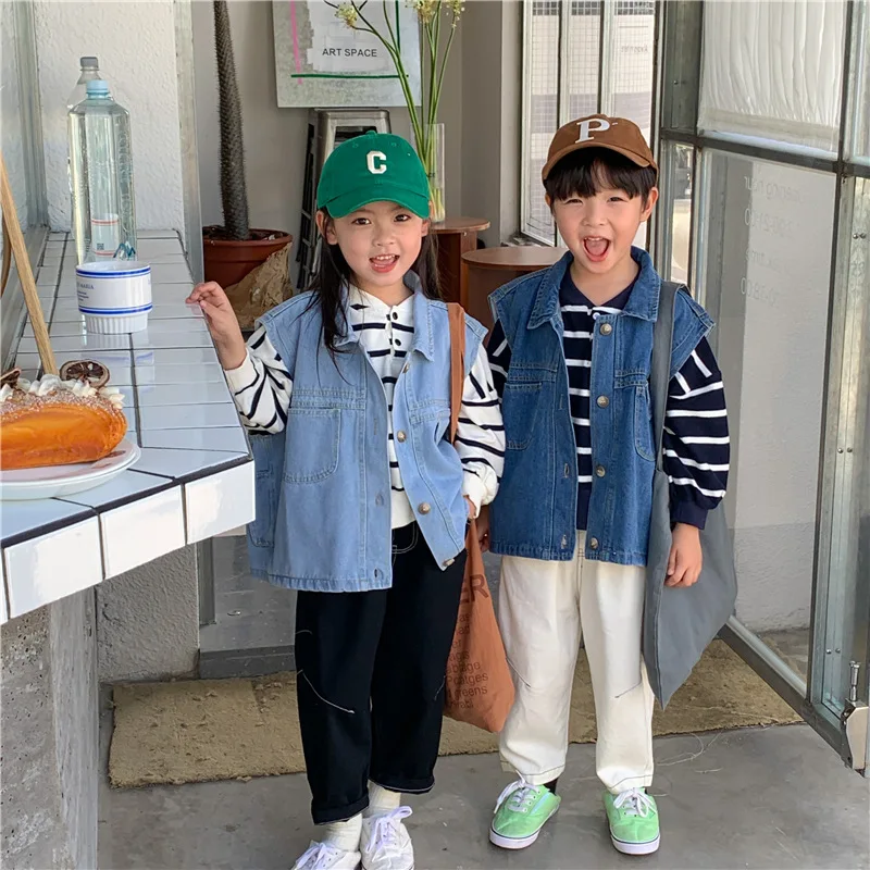 Kids denim waistcoats 2022 Autumn Boys and Girls fashion loose Vest Children Lapel Sleeveless outerwear
Kids denim waistcoats 2022 Autumn Boys and Girls fashion loose Vest Children Lapel Sleeveless outerwear