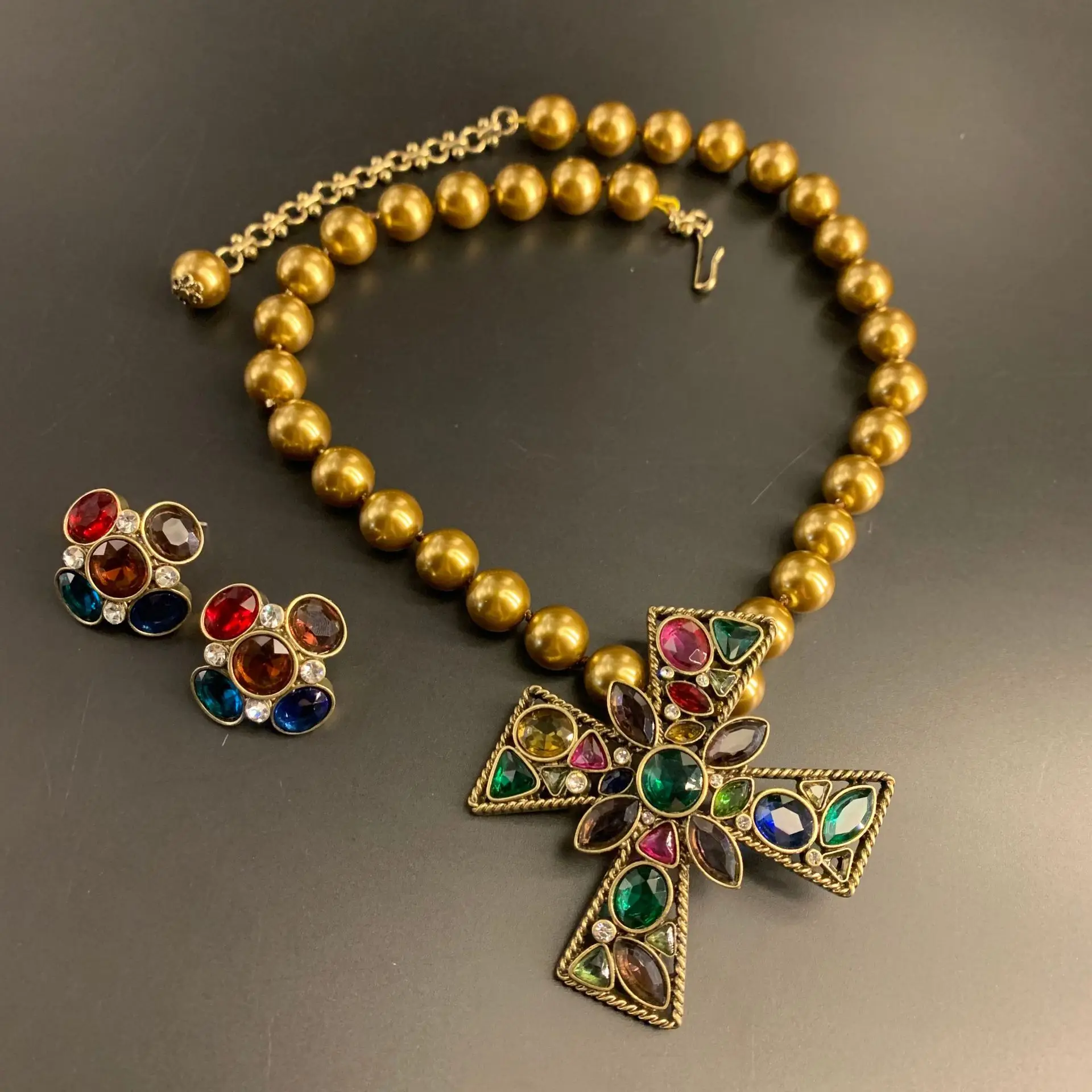 Medieval Style Baroque Colorful Crystal Metal Pendant Necklace Classic Lady Party Banquet Jewelry
Medieval Style Baroque Colorful Crystal Metal Pendant Necklace Classic Lady Party Banquet Jewelry