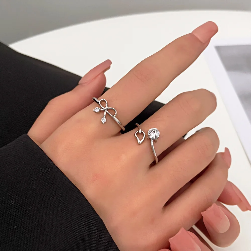 Candycat Alloy Diamond Inlaid Bow Geometric Ring Fashion Temperament Niche Design Hollow Leaf Index Finger Ring Lovers Jewelry
Candycat Alloy Diamond Inlaid Bow Geometric Ring Fashion Temperament Niche Design Hollow Leaf Index Finger Ring Lovers Jewelry