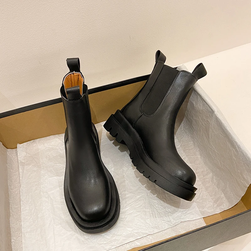 Chelsea Chunky Boots Slip on Women leather Ankle Boots Black Female Autumn Fashion Platform Booties for Women
Chelsea Chunky Boots Slip on Women leather Ankle Boots Black Female Autumn Fashion Platform Booties for Women