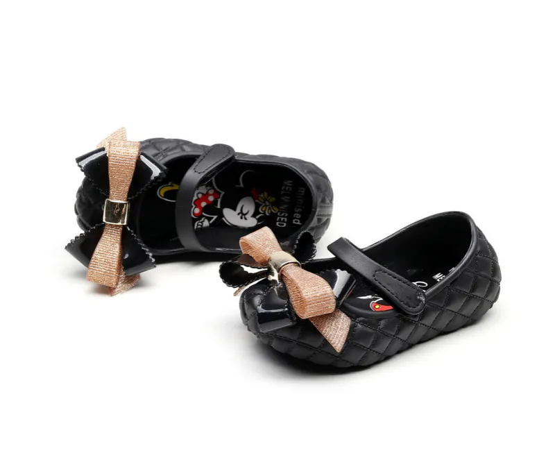 Disney new jelly shoes Mickey boys and girls shoes non-slip and waterproof children's sandals transparent casual shoes
Disney new jelly shoes Mickey boys and girls shoes non-slip and waterproof children's sandals transparent casual shoes